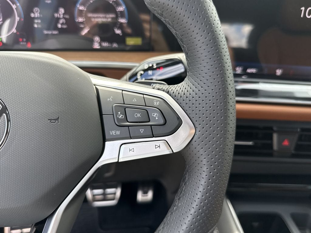 2026 Volkswagen Tiguan 2.0T SEL R-Line