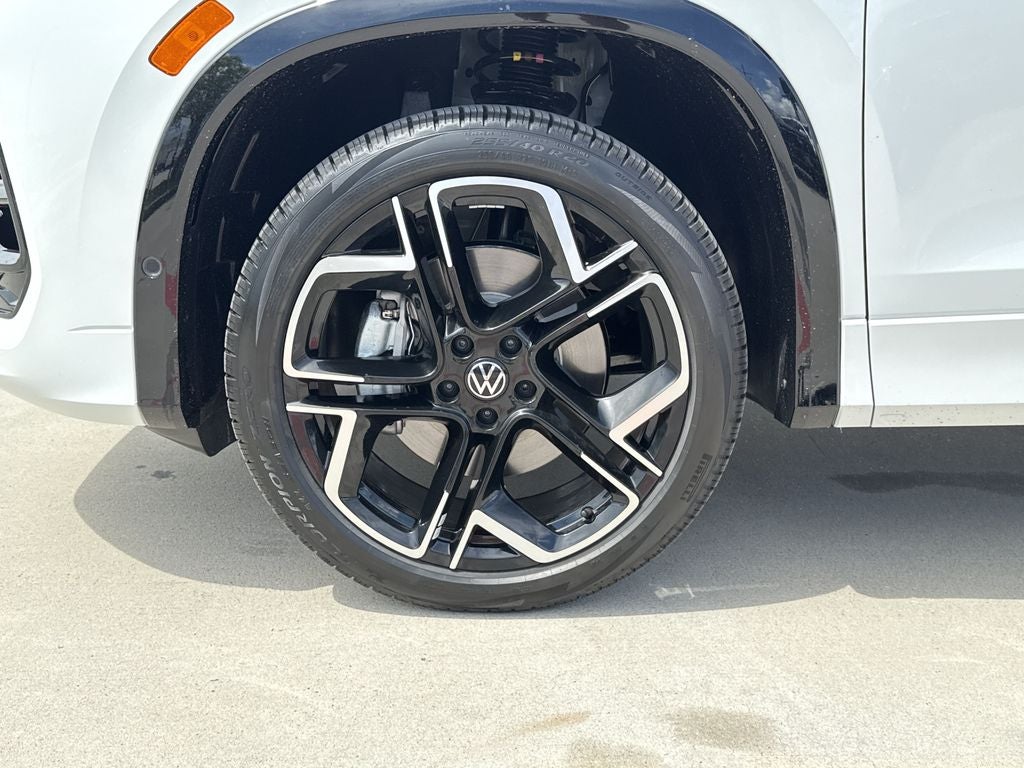 2026 Volkswagen Tiguan 2.0T SEL R-Line
