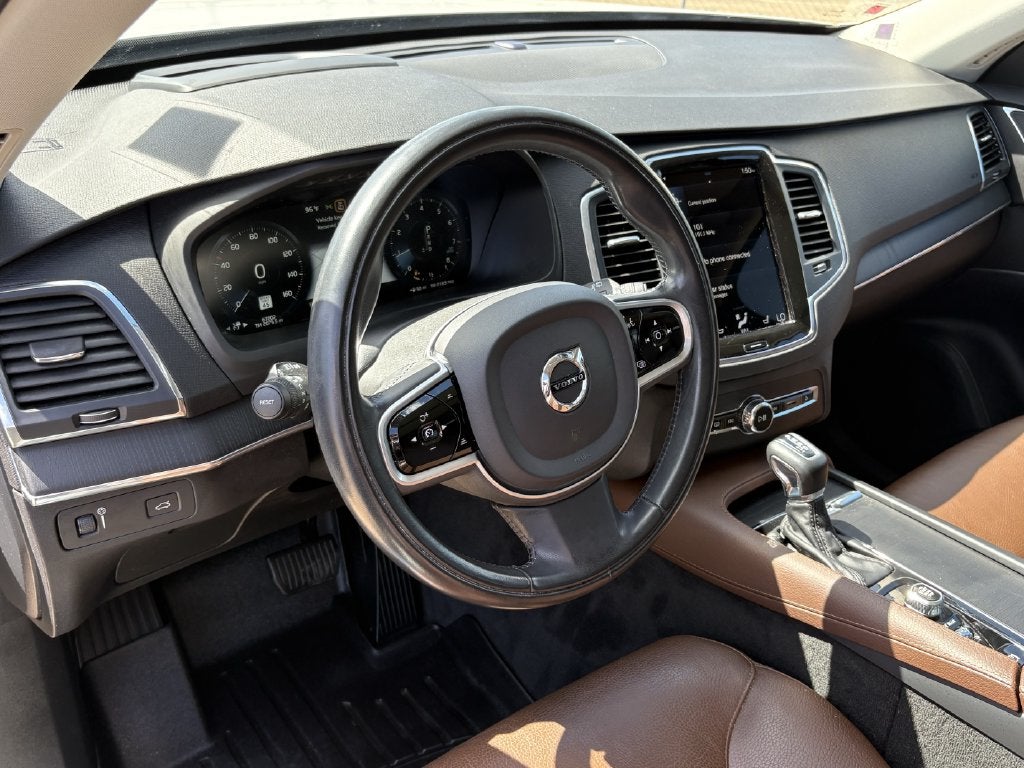 2020 Volvo XC90 T6 Momentum