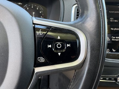2020 Volvo XC90 T6 Momentum