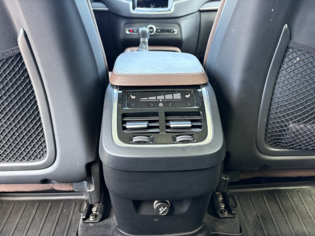 2020 Volvo XC90 T6 Momentum