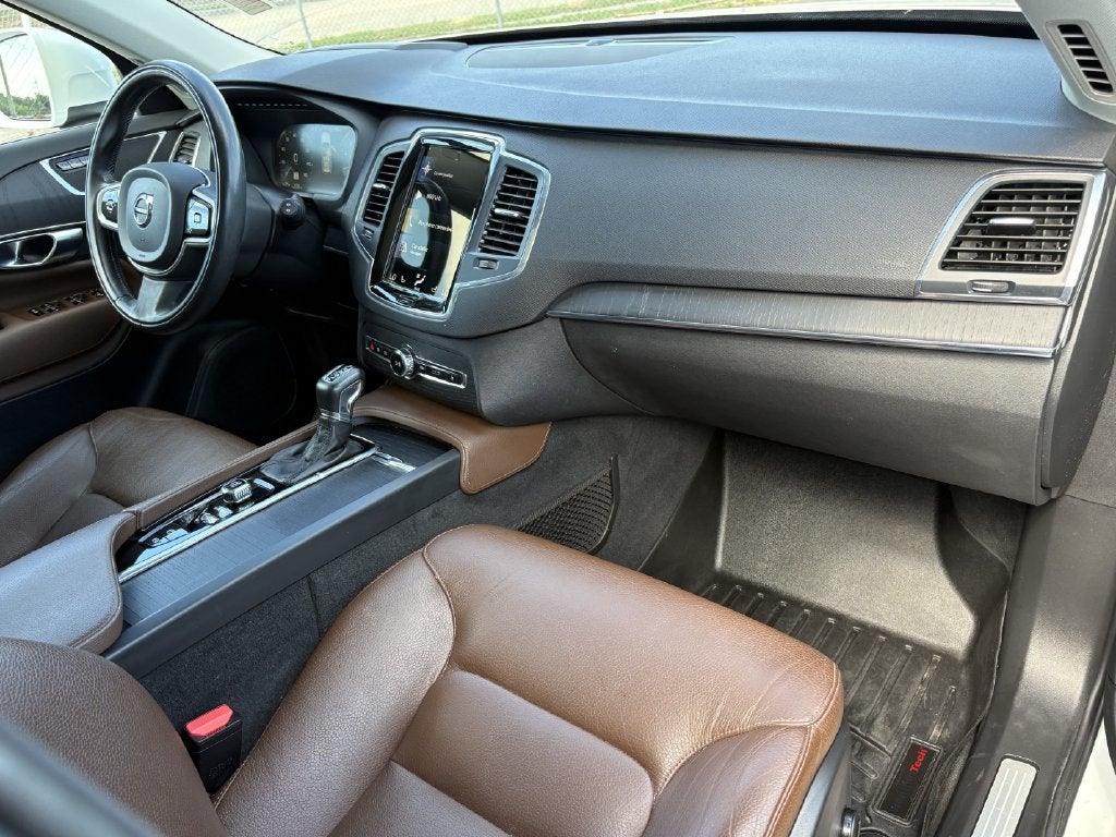 2020 Volvo XC90 T6 Momentum