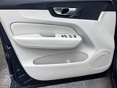2024 Volvo XC60 B5 Plus Dark Theme